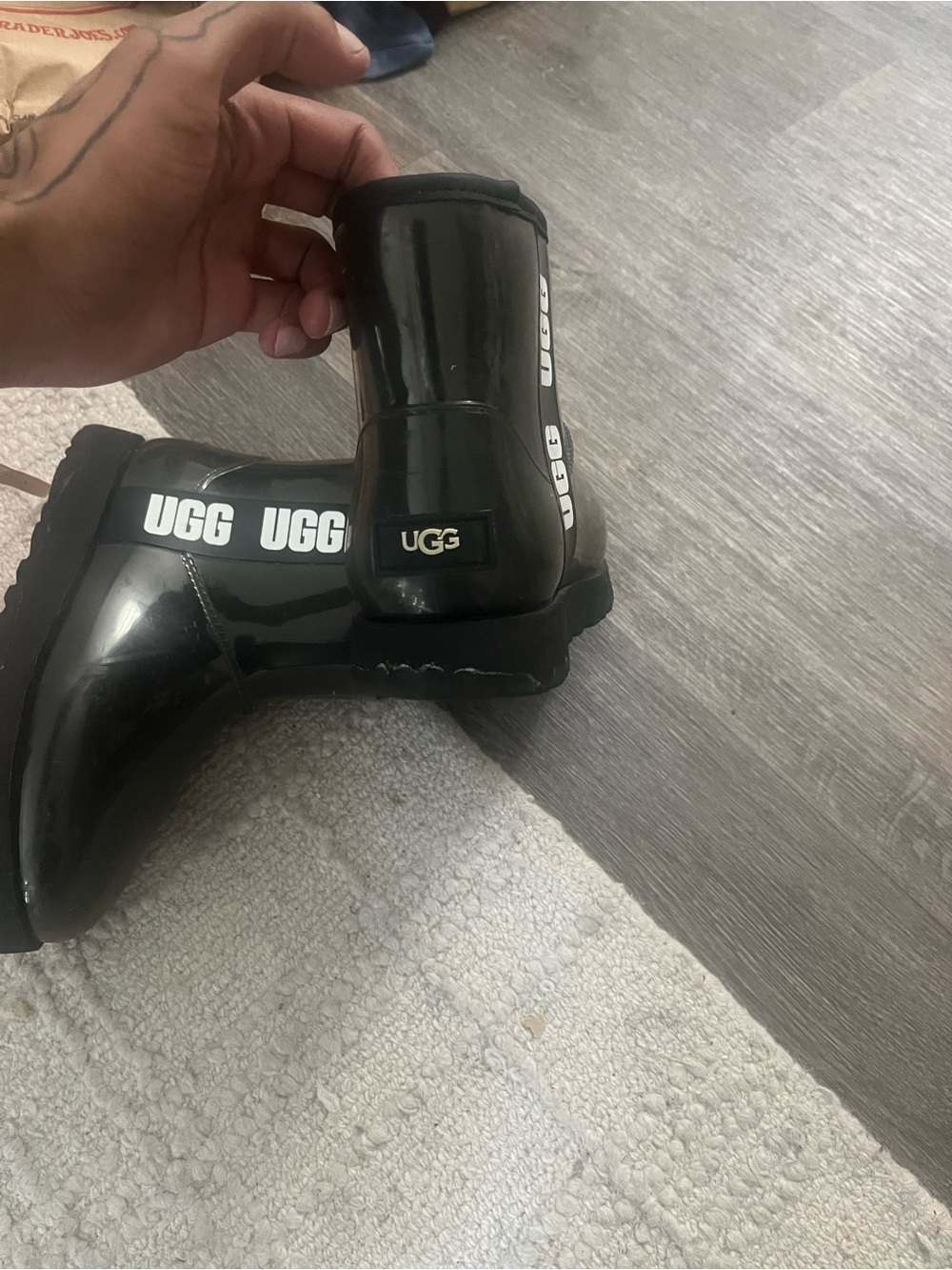 Black ugg winter boots View 2